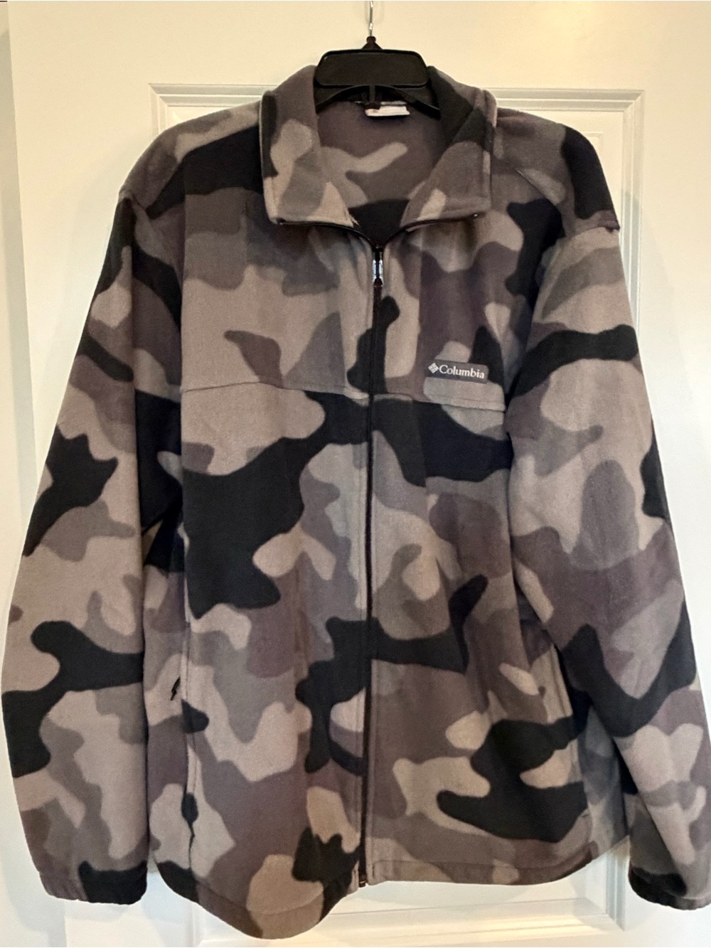 Columbia Men's Gray & Black Camo Fleece Jacket